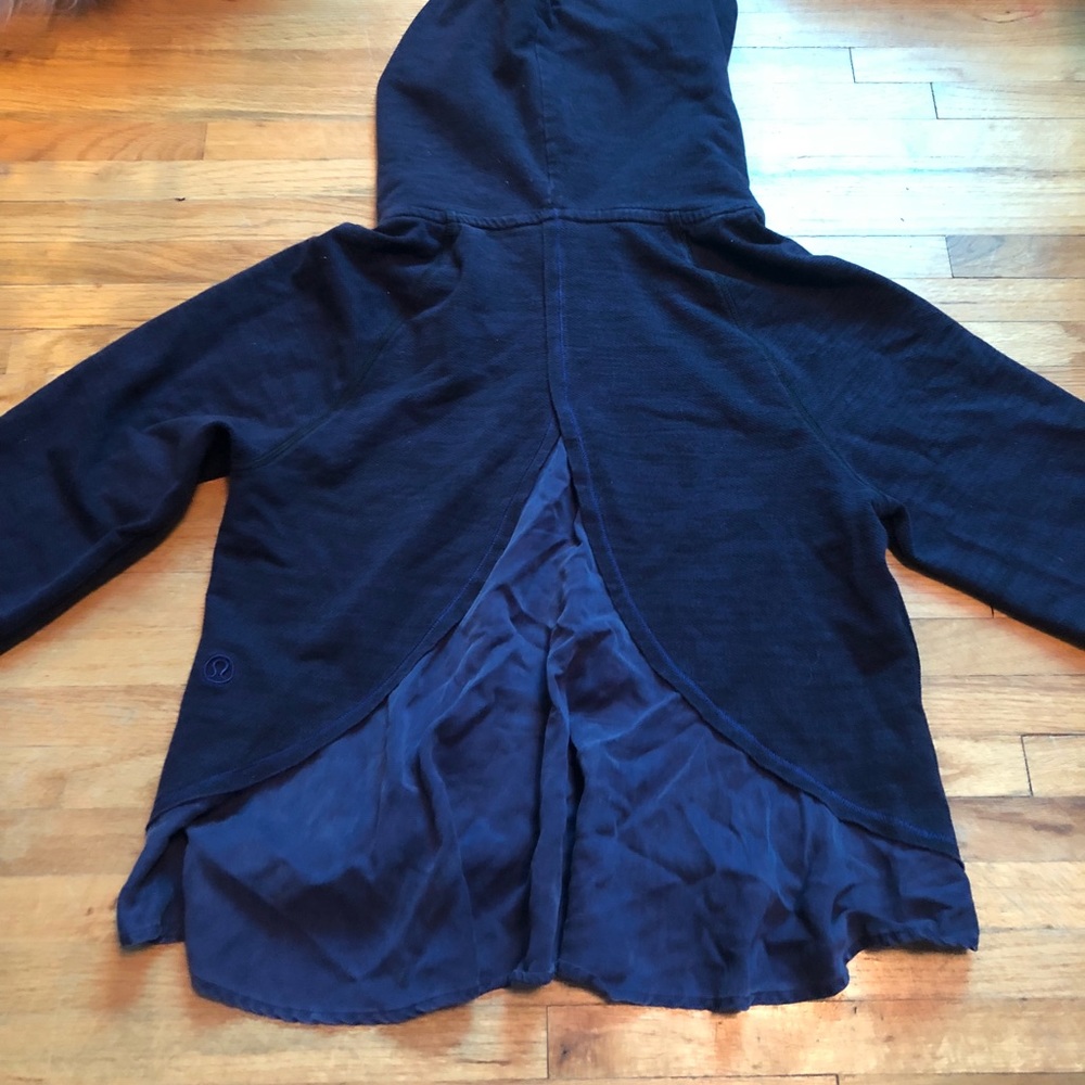 Lululemon sweatshirt w unique back detail! - Picture 3 of 6